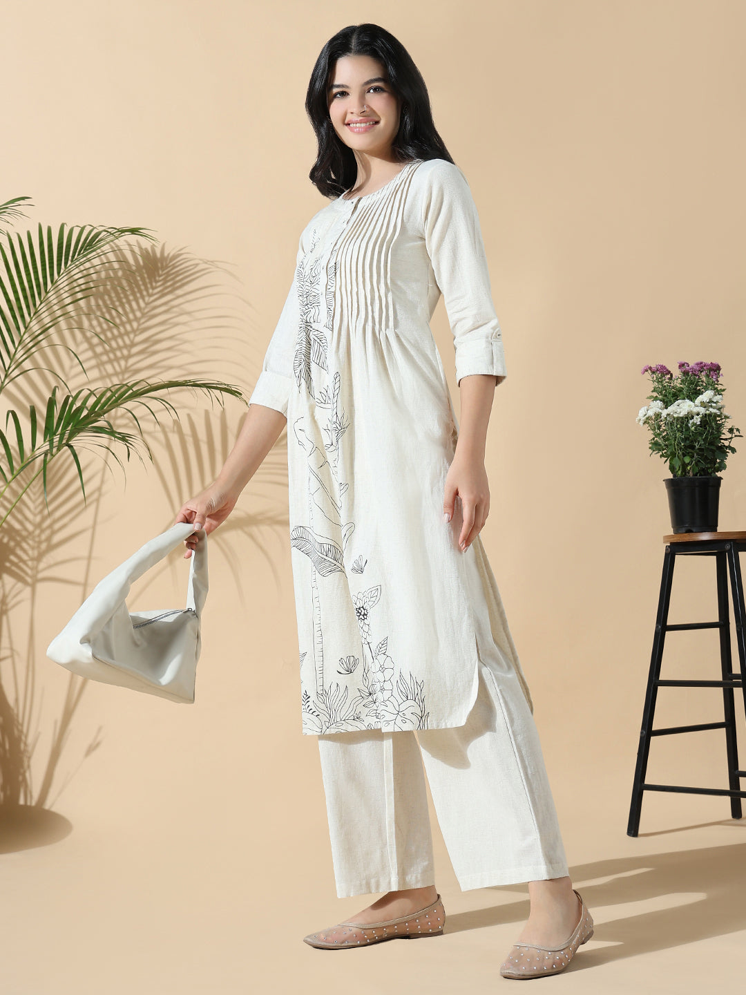 Women Cotton Floral Straight Off White Kurta Set