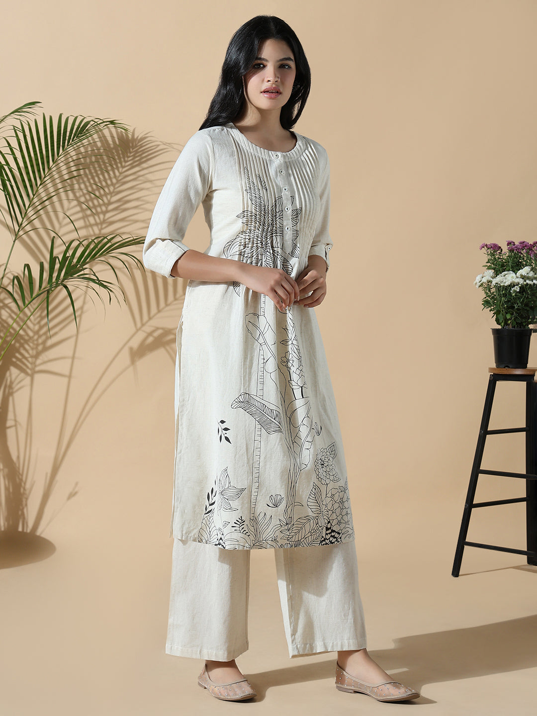 Women Cotton Floral Straight Off White Kurta Set