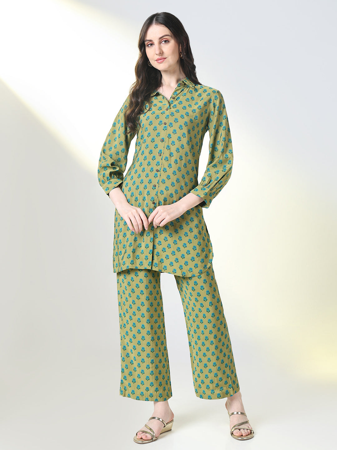 Women Green Graphic Straight Kurta Set