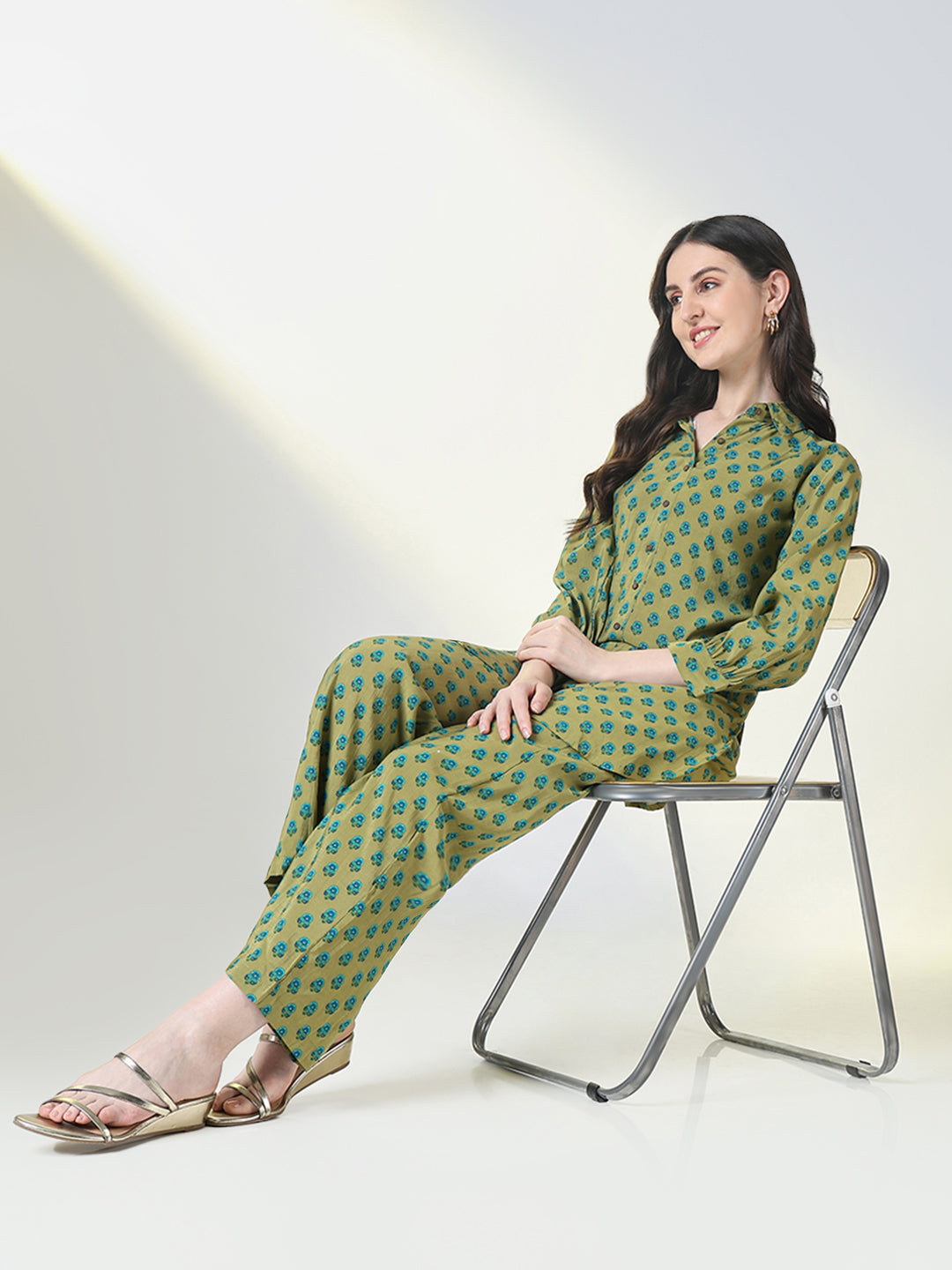 Women Green Graphic Straight Kurta Set