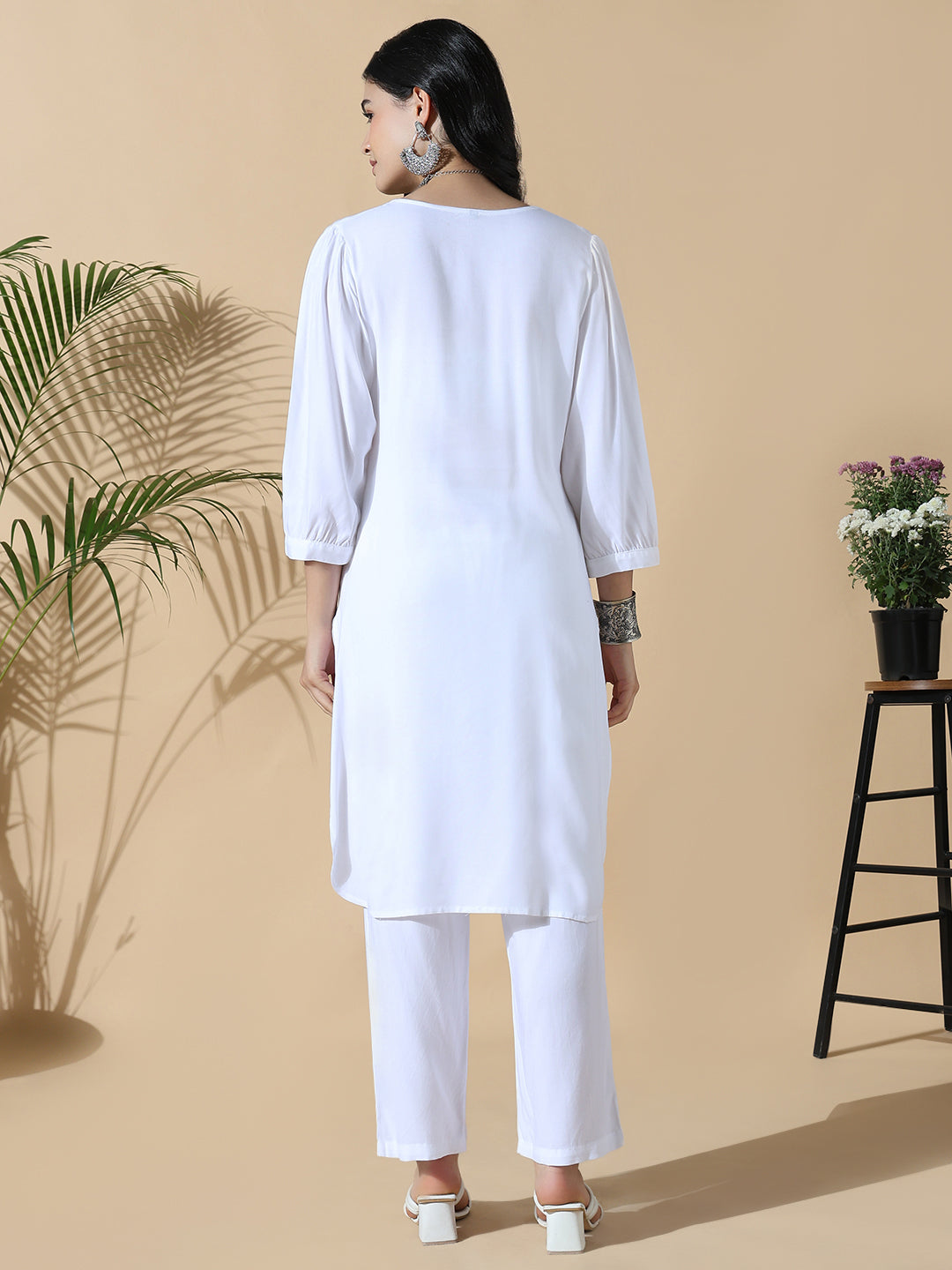 Women Solid Straight Thread Work White Kurta Set