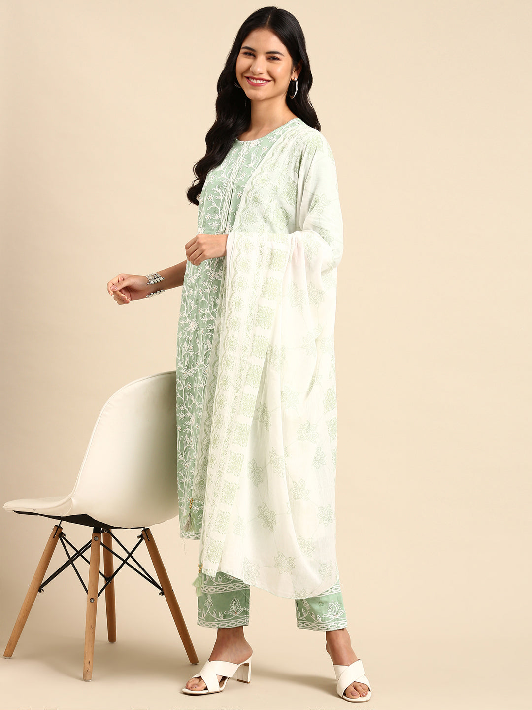 Women Floral Green Straight Kurta Set with Dupatta