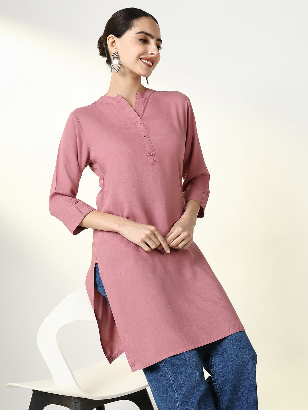 Women Mauve Solid Straight Kurti