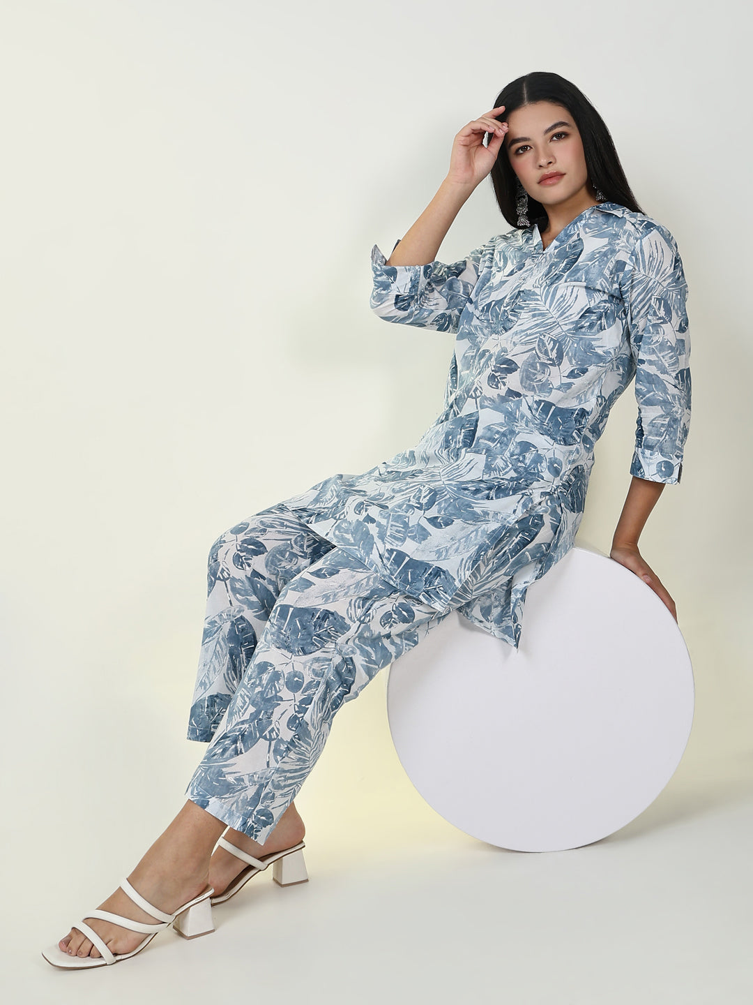 Women Floral Blue Straight Kurta Set