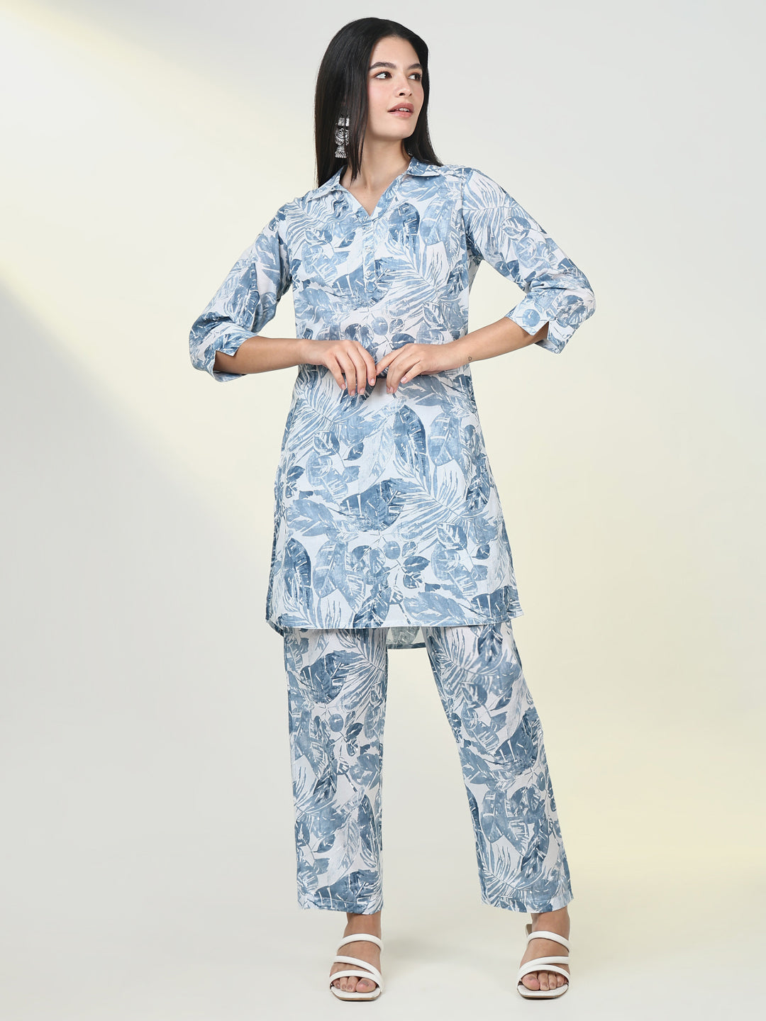 Women Floral Blue Straight Kurta Set