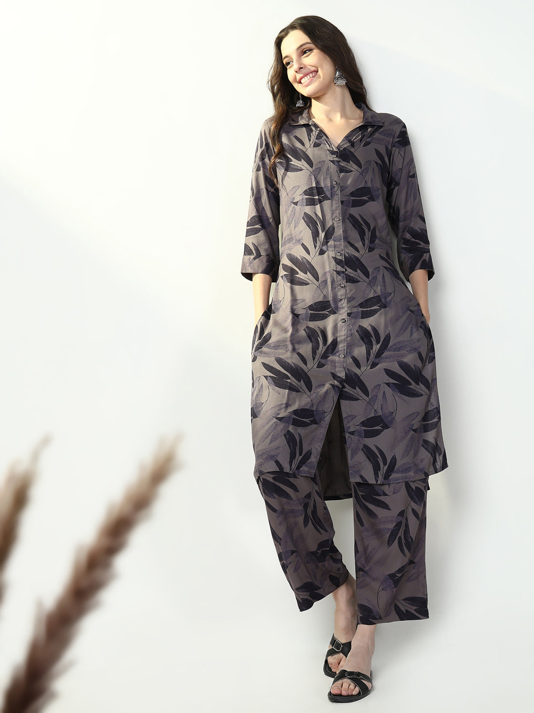 Women Floral Grey Straight Kurta Set