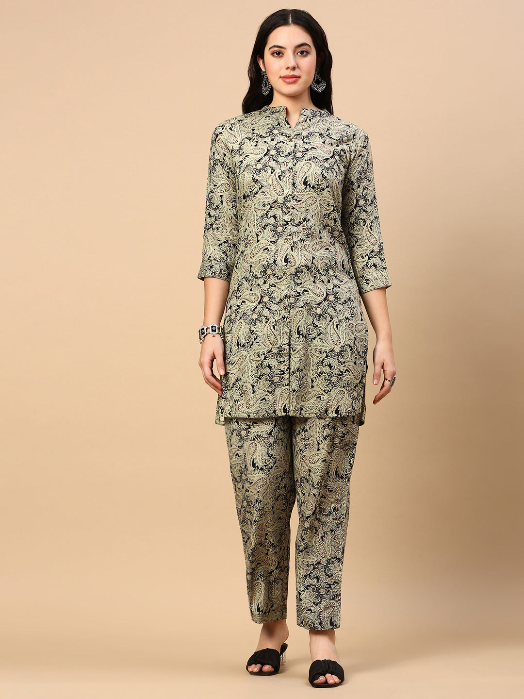 Women Paisley Green Straight Kurta Set