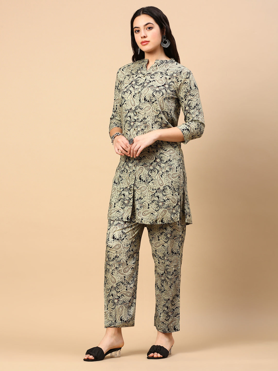 Women Paisley Green Straight Kurta Set