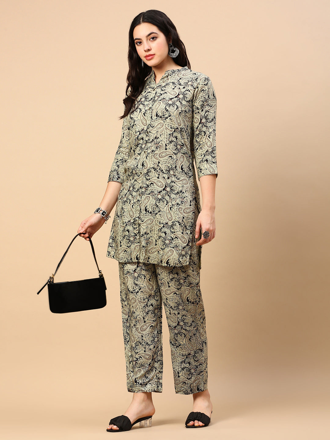 Women Paisley Green Straight Kurta Set