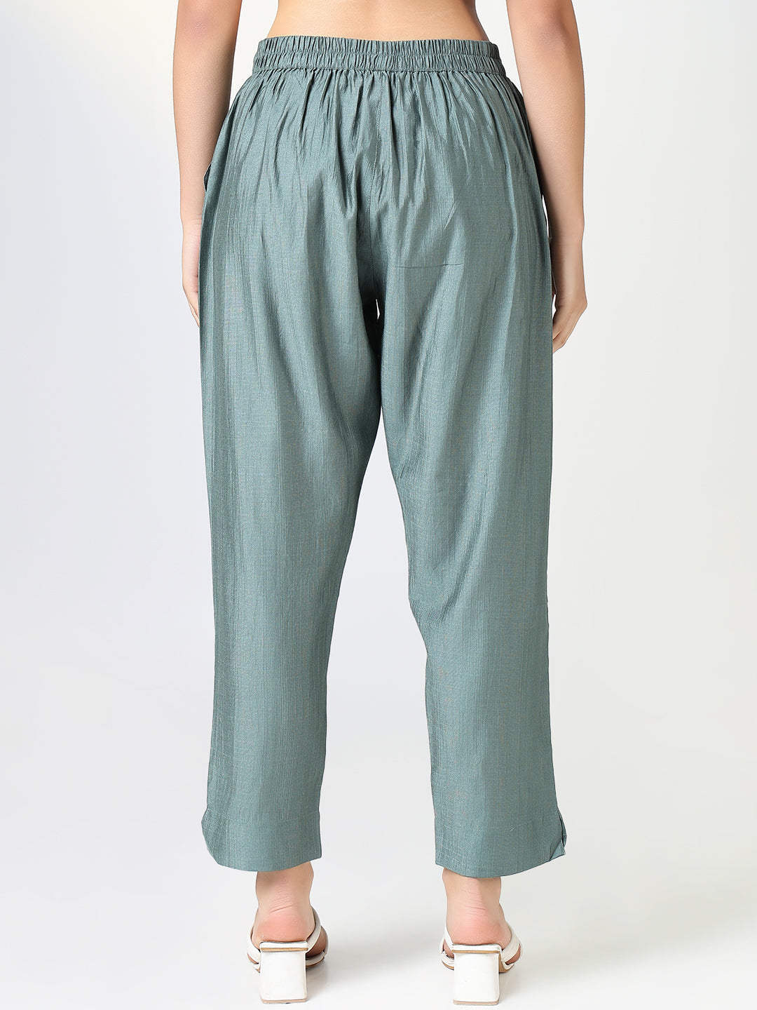 Women Solid Green Slim Fit Trousers