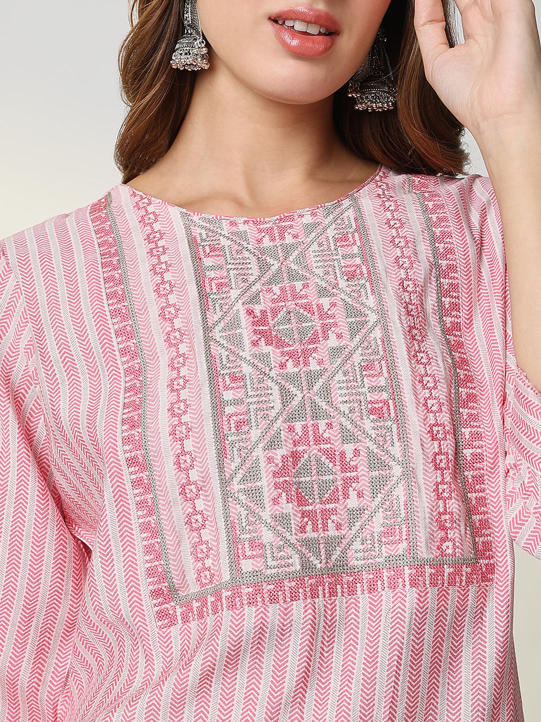 Women Pink Chevron Straight Kurta