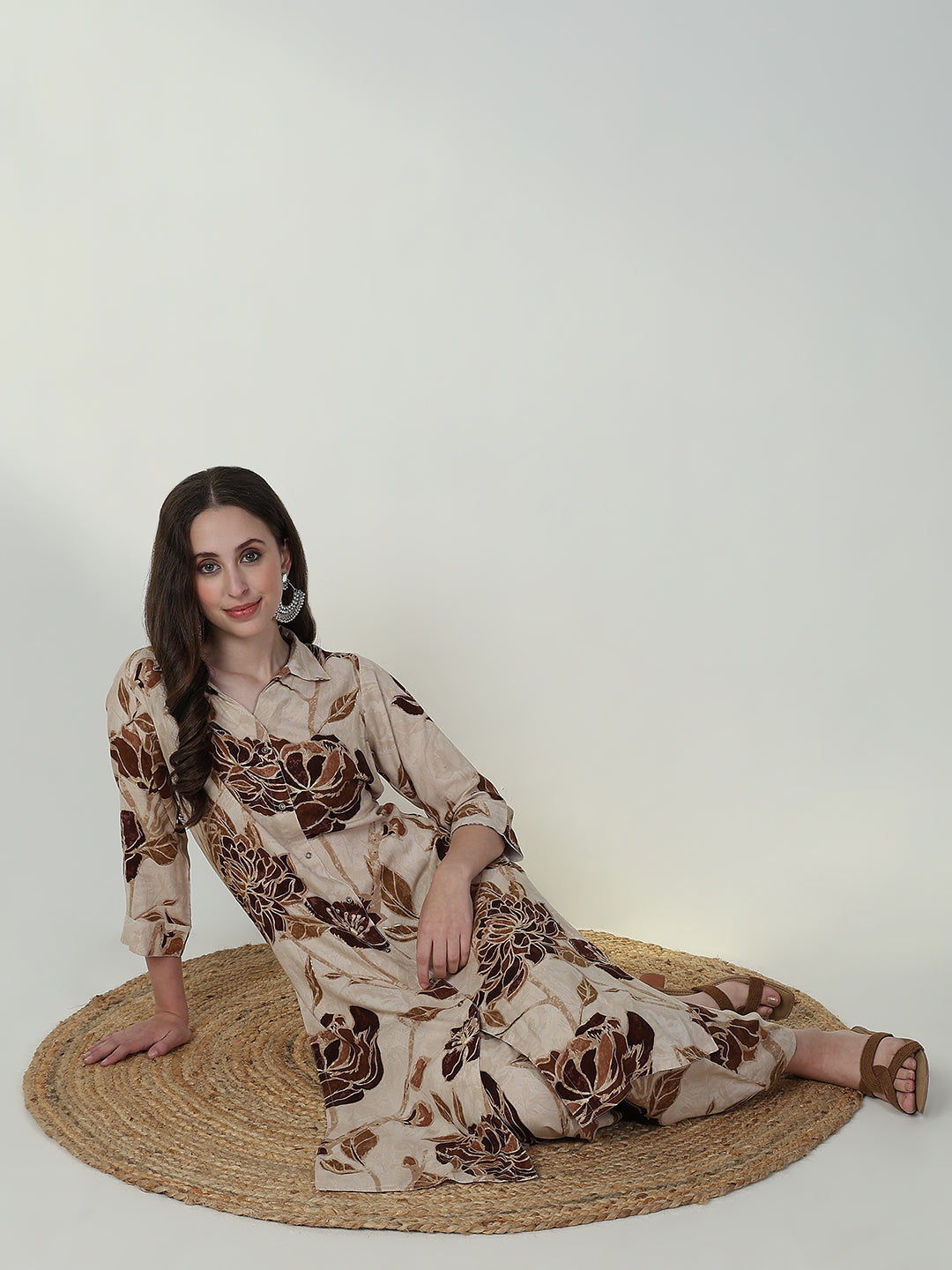 Women Floral Beige Straight Kurta Set