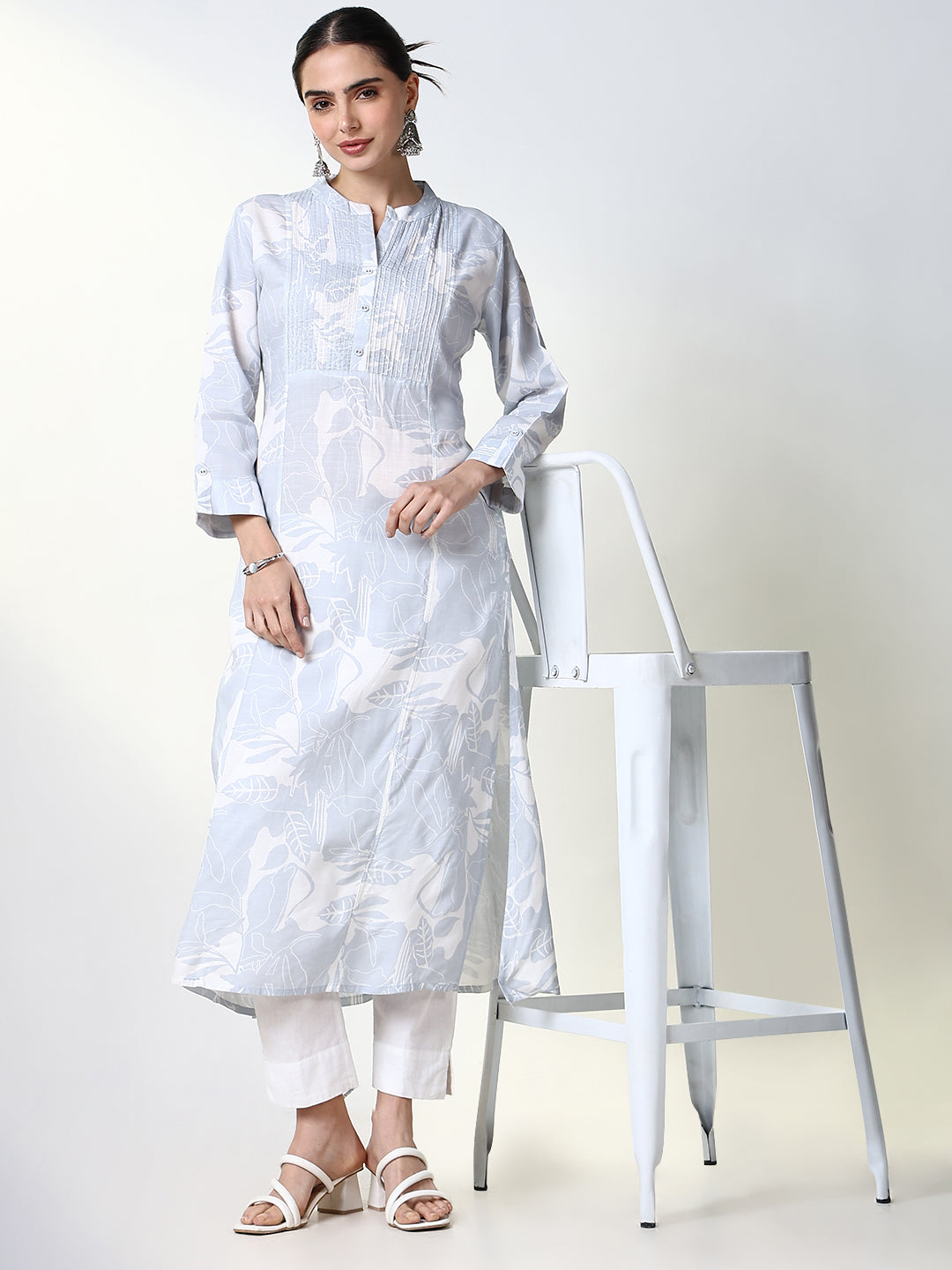 Women Blue Floral Straight Kurta