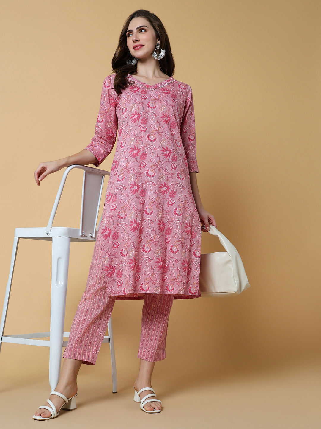 Women Floral Pink Straight Kurta Set