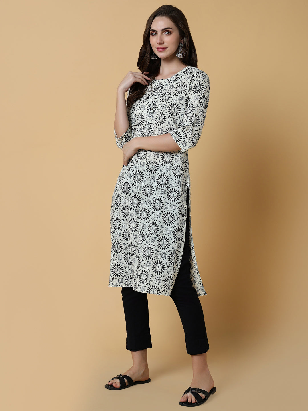 Women Off White Graphic Straight Kurta