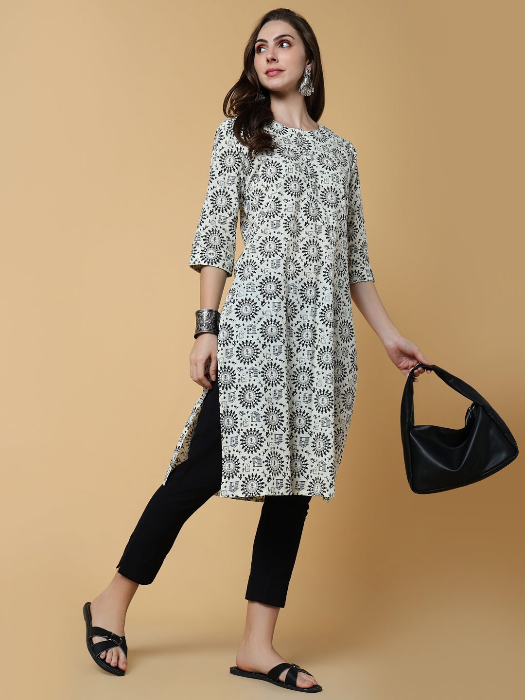 Women Off White Graphic Straight Kurta