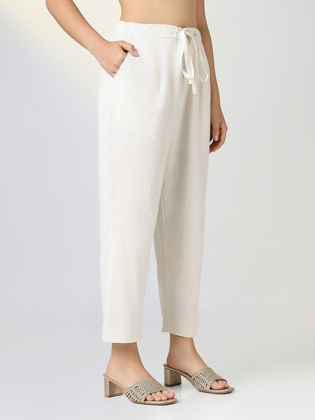 Women Solid Off White Slim Fit Trousers