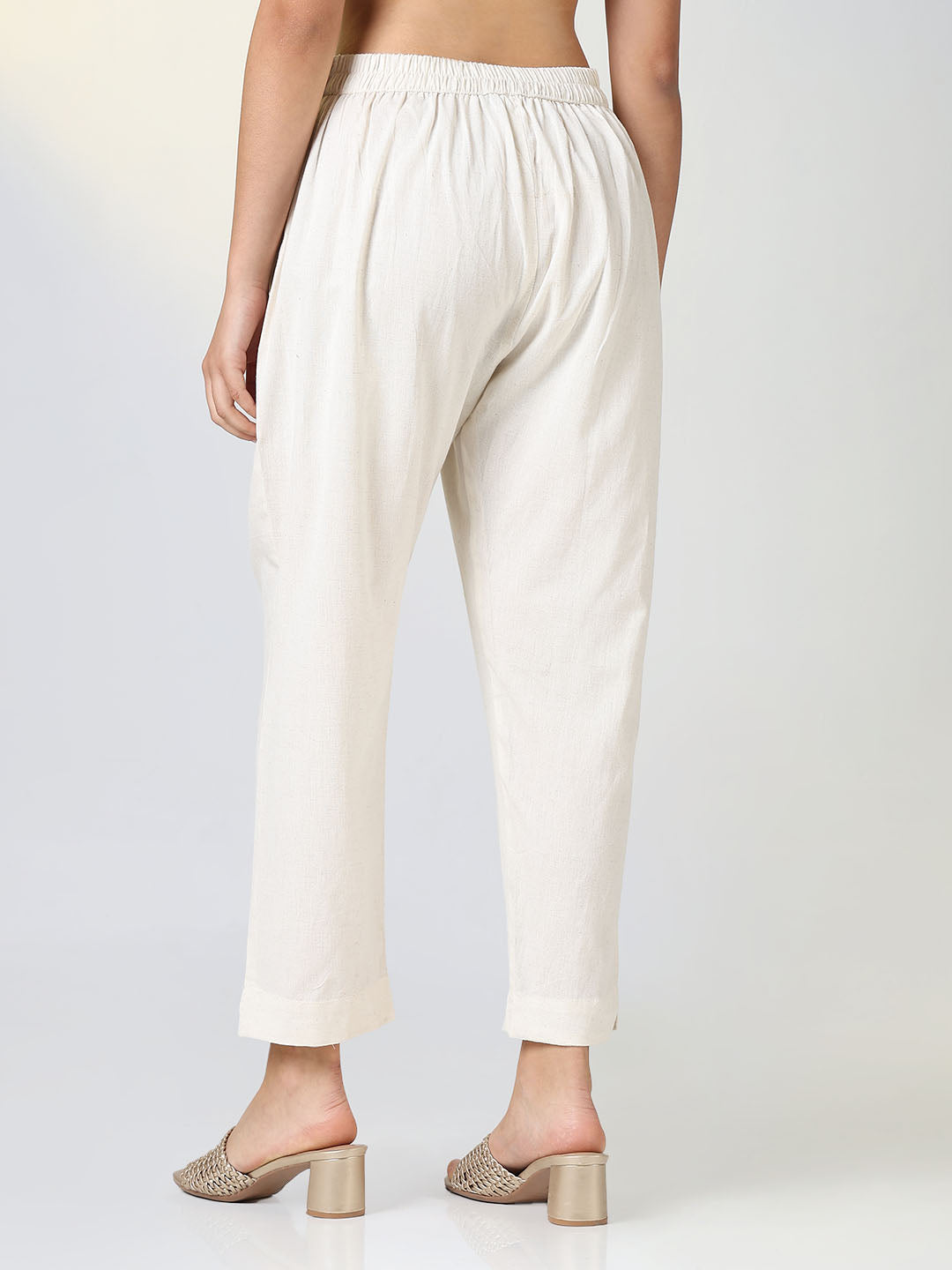 Women Solid Off White Slim Fit Trousers