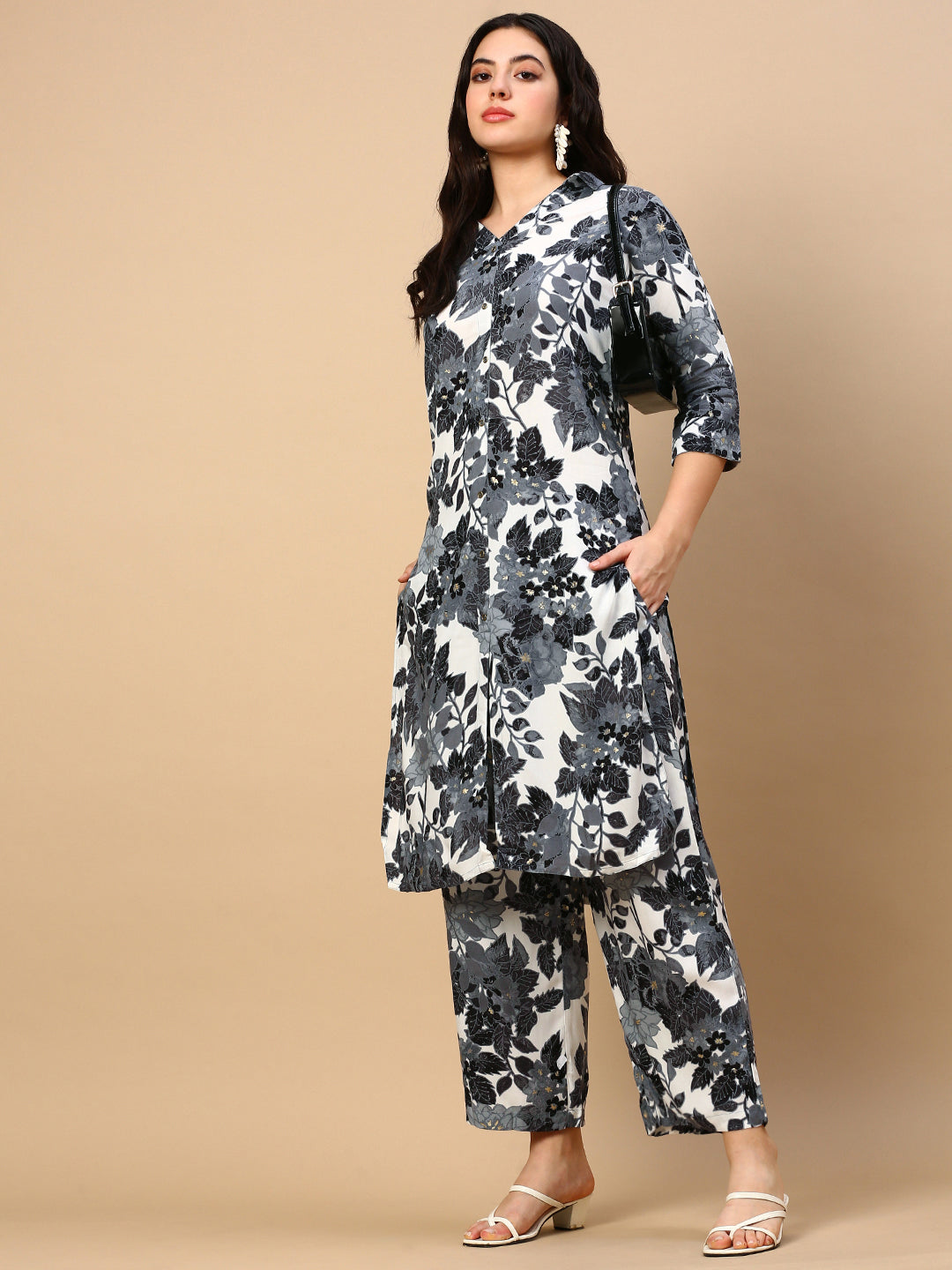 Women Floral Grey Straight Kurta Set