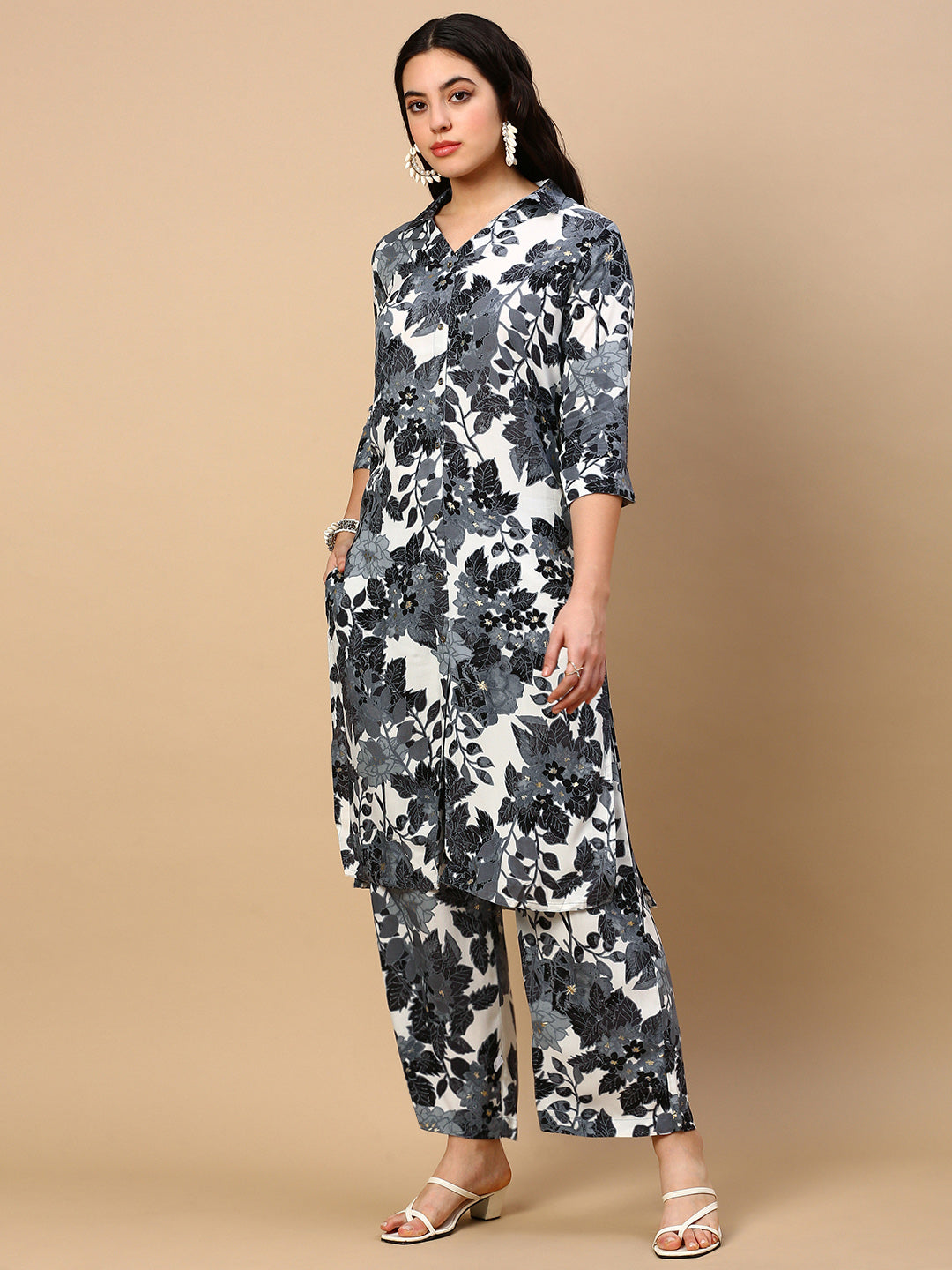 Women Floral Grey Straight Kurta Set