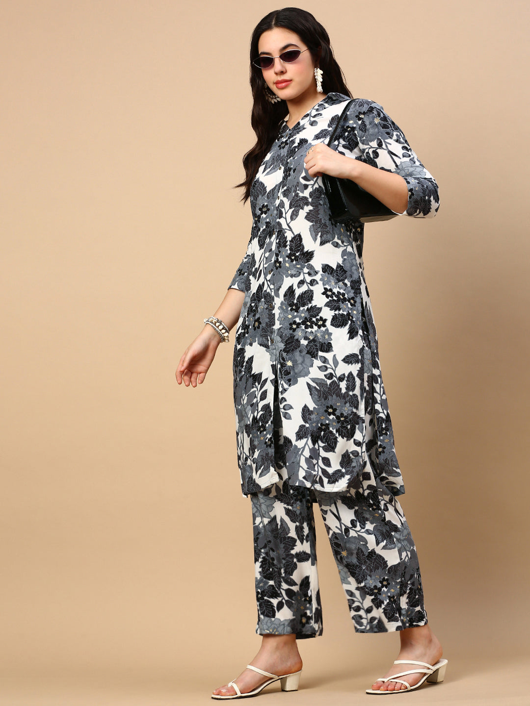 Women Floral Grey Straight Kurta Set