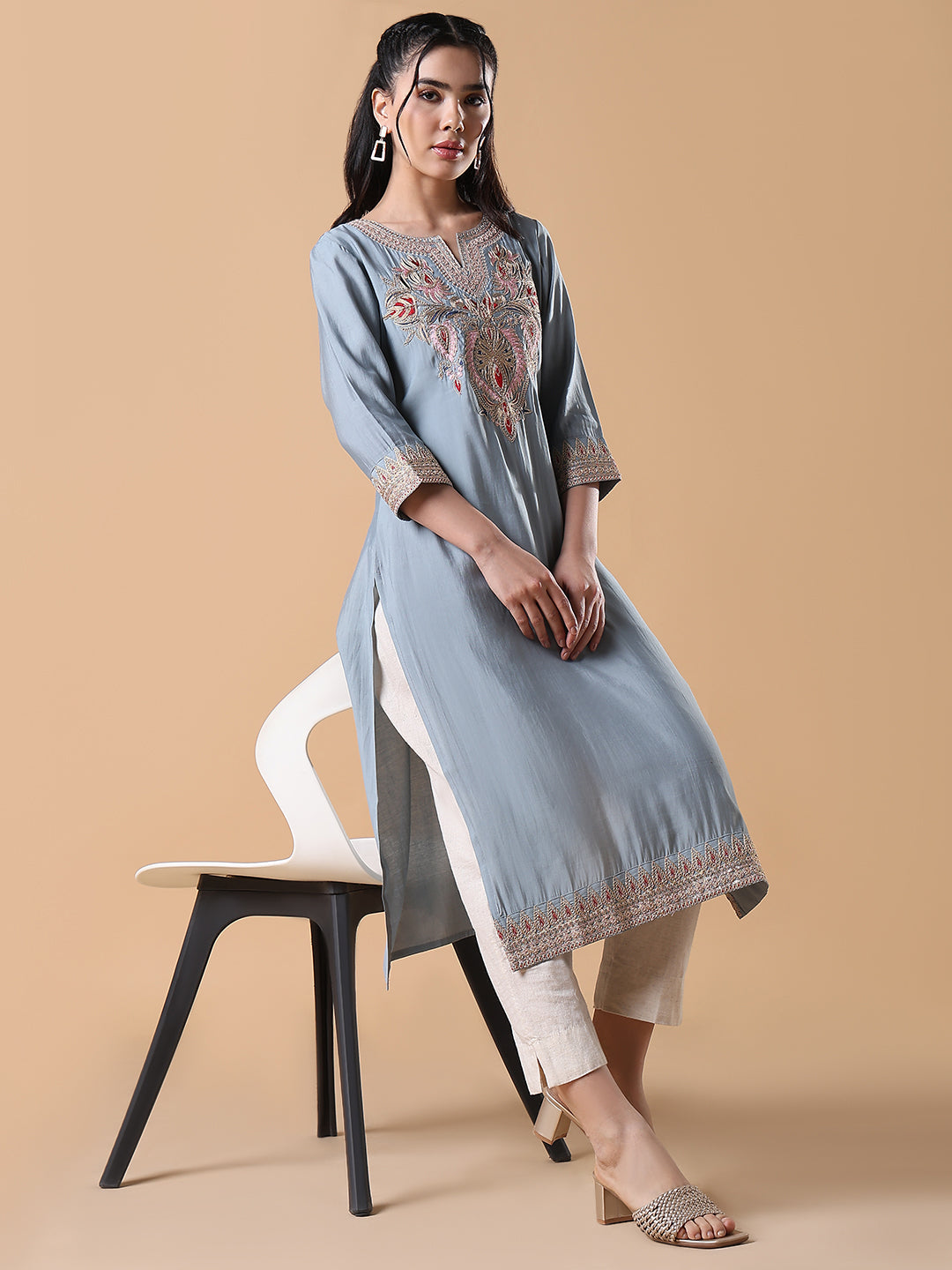 Women Grey Solid Embroidered Straight Kurta