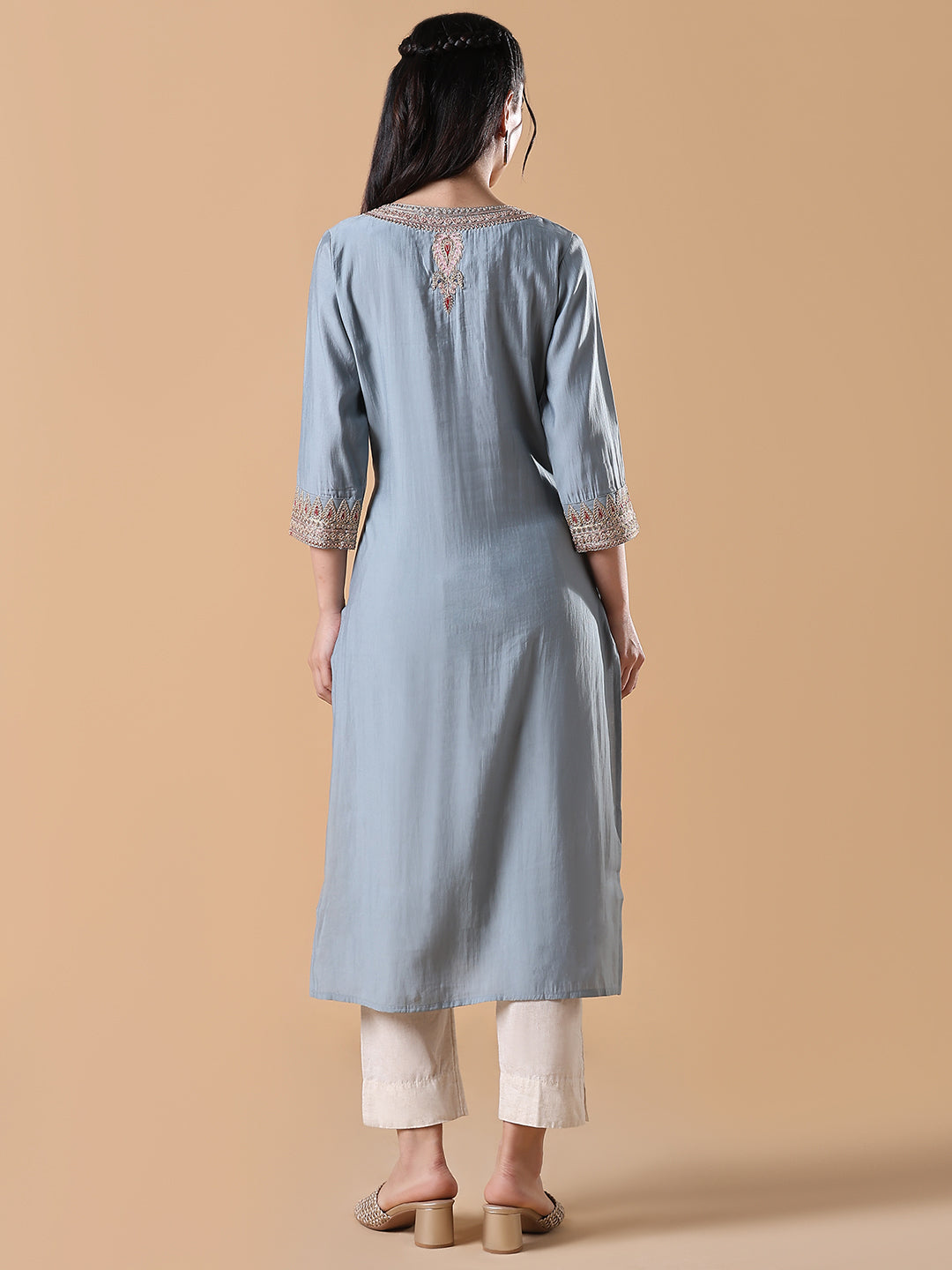 Women Grey Solid Embroidered Straight Kurta