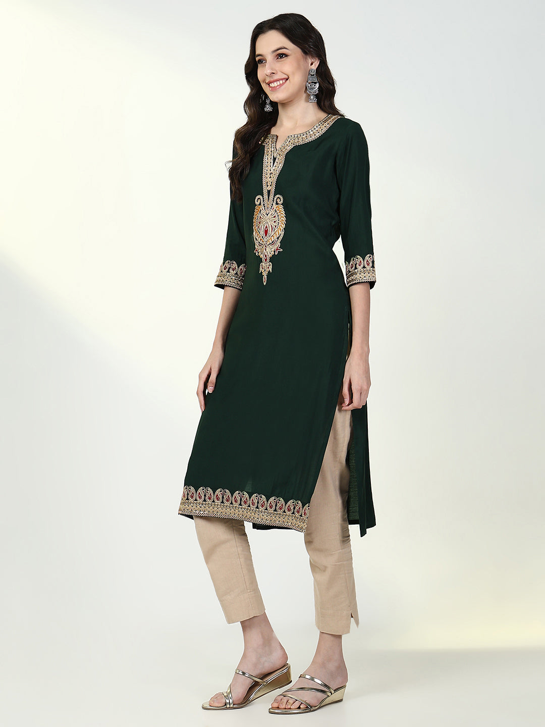 Women Green Solid Straight Kurta