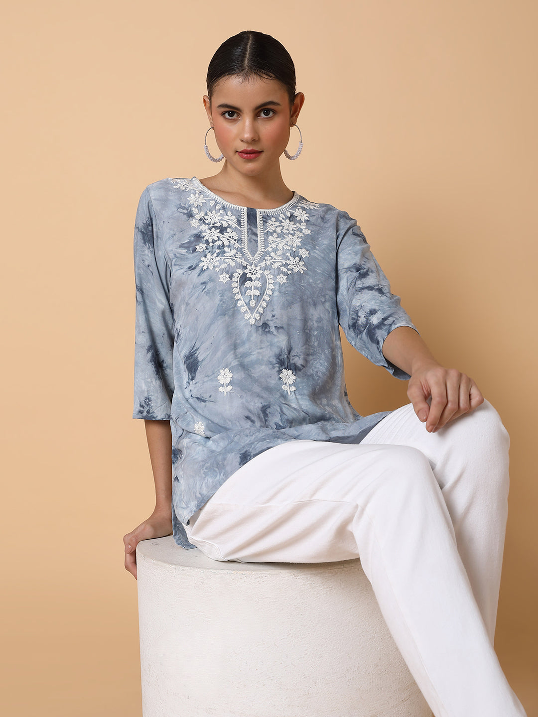 Women Floral Grey Chikankari Kurti