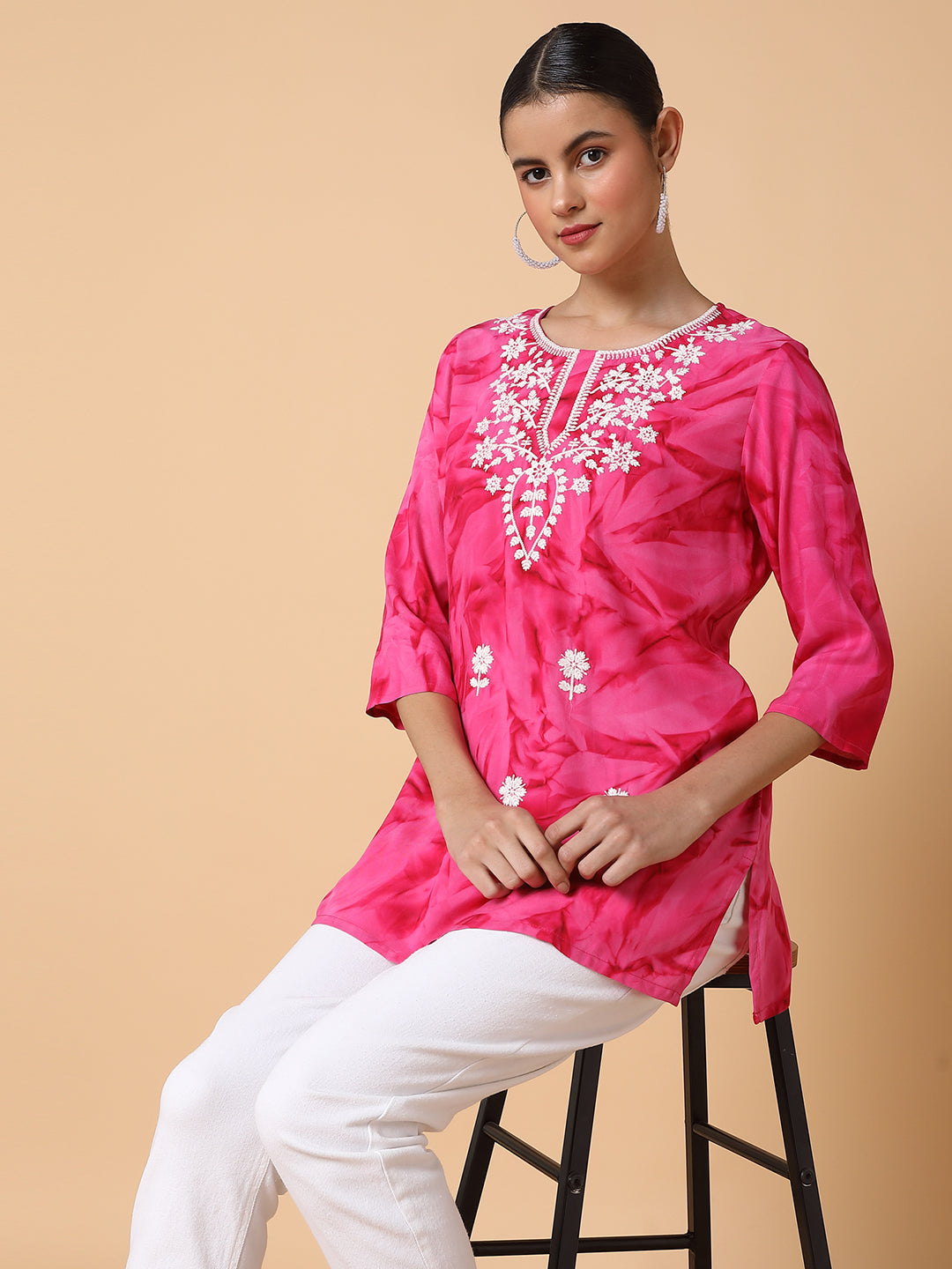 Women Floral Pink Chikankari Kurti