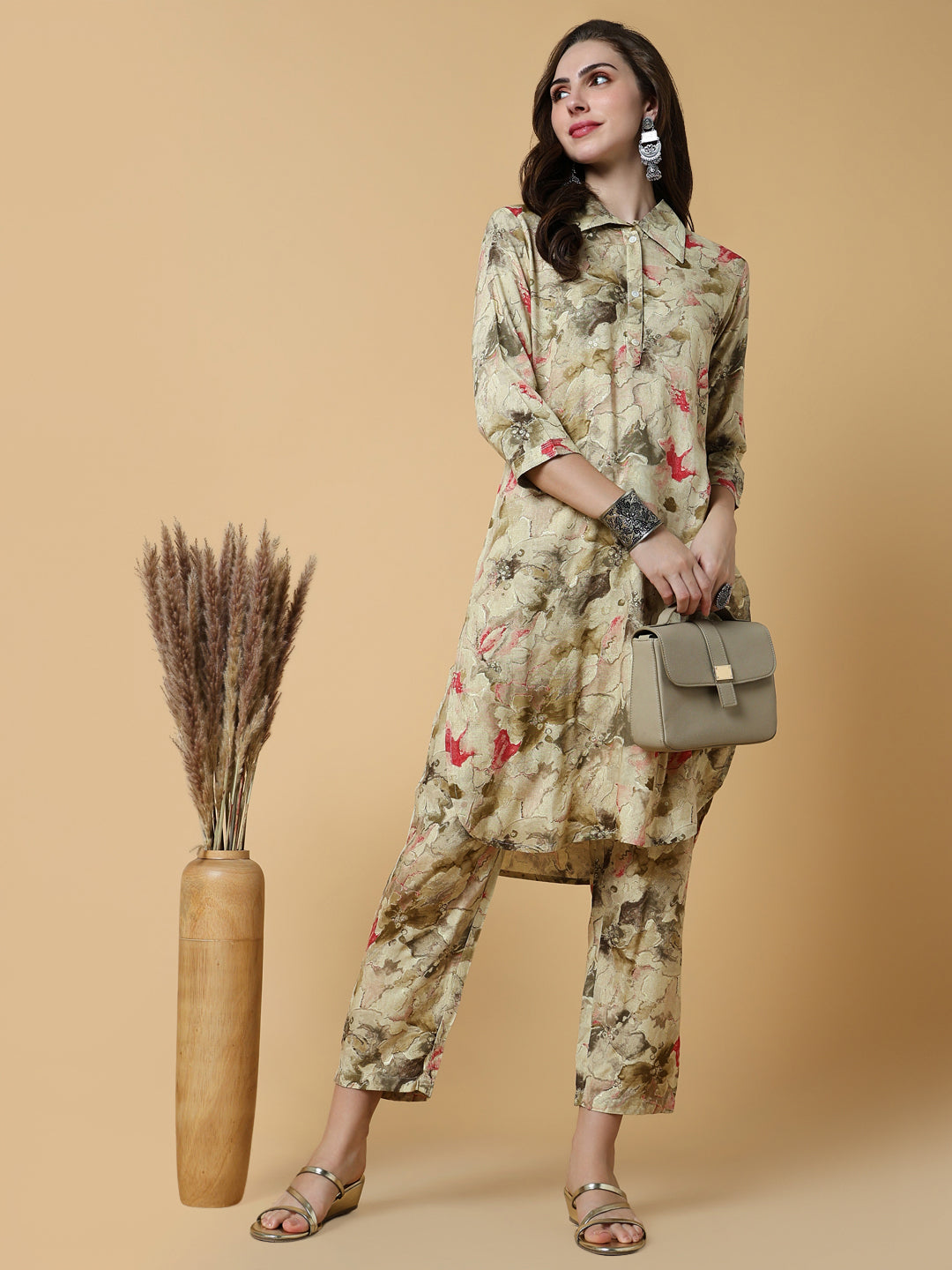 Women Floral Beige Straight Kurta Set