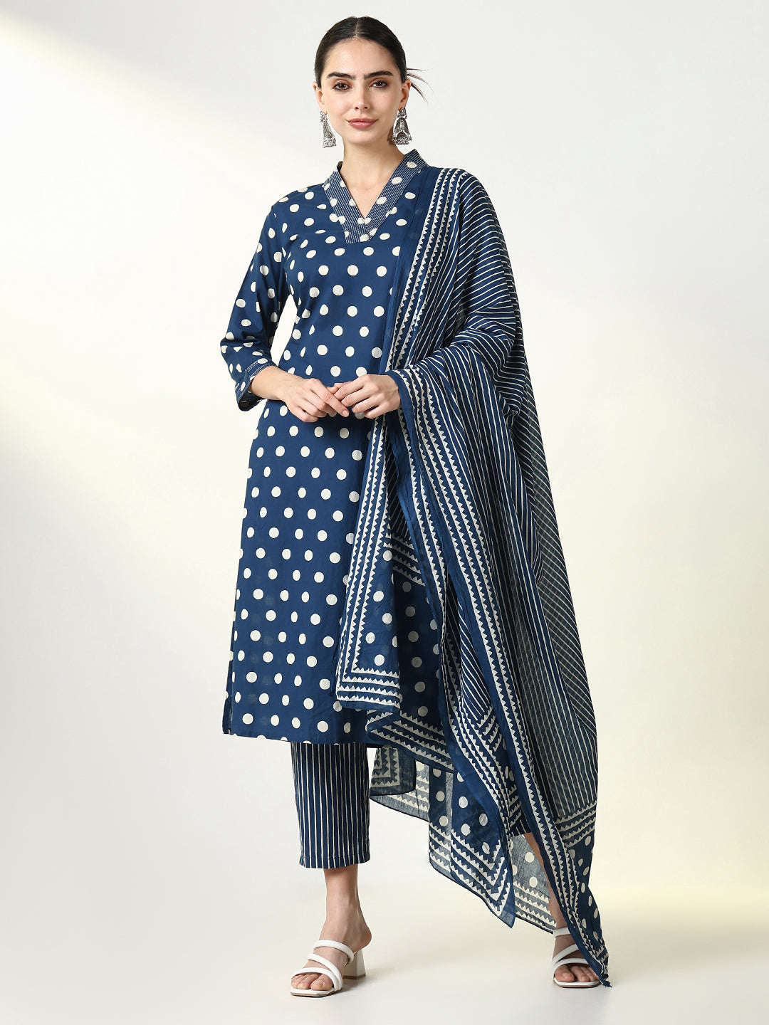 Women Printed Blue Straight Kurta Set with Dupatta