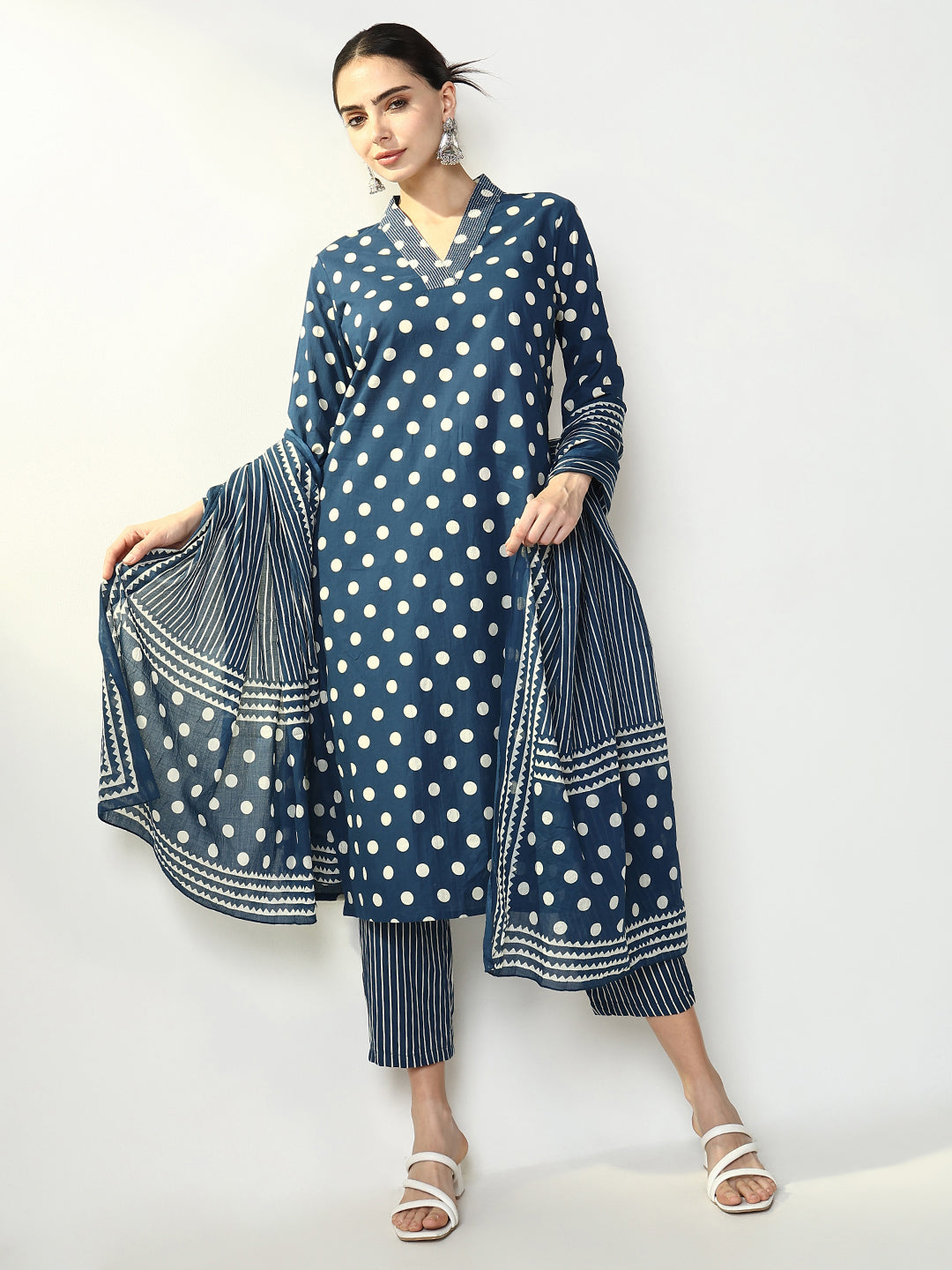 Women Printed Blue Straight Kurta Set with Dupatta