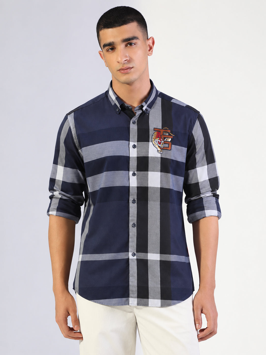 Men’s Checked Navy Blue Slim Fit Long Sleeves Shirt
