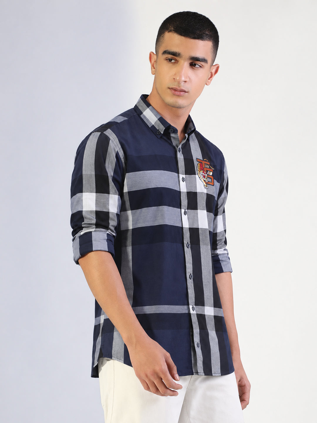Men’s Checked Navy Blue Slim Fit Long Sleeves Shirt