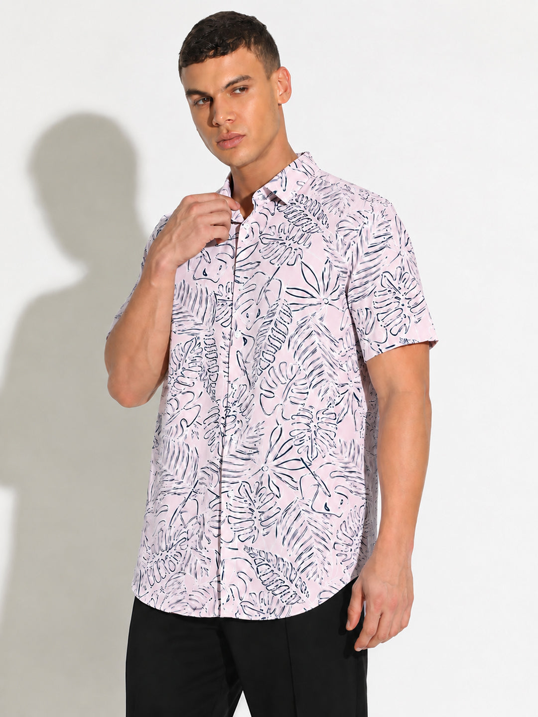 Men’s Tropical Leaf Printed Pink Short Sleeves Shirt with Spread Collar