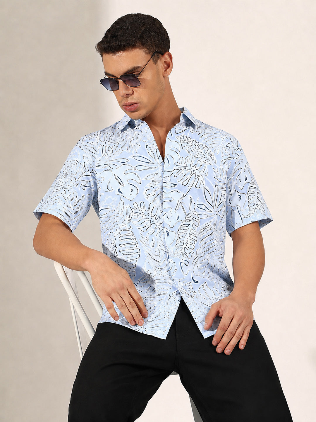 Men’s Tropical Printed Blue Short Sleeves Shirt with Spread Collar