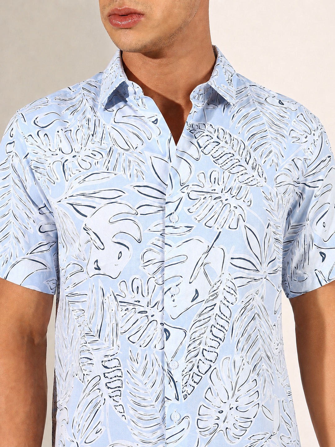 Men’s Tropical Printed Blue Short Sleeves Shirt with Spread Collar