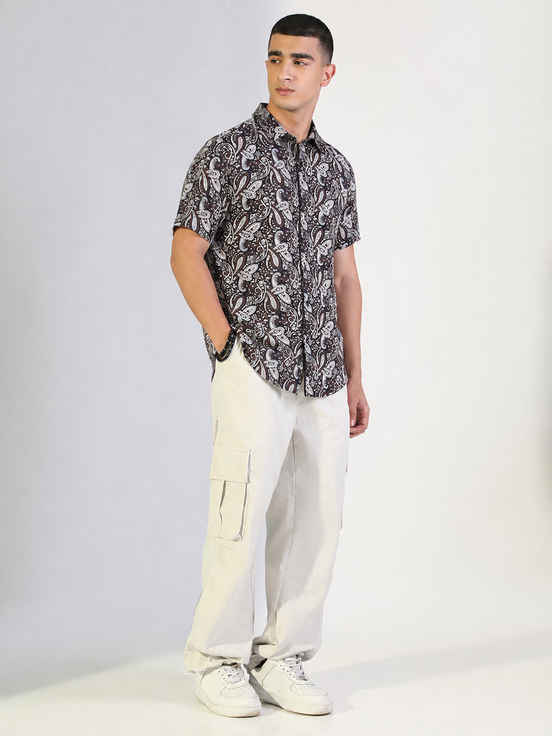 Men’s Paisley Printed Navy Blue Short Sleeves Shirt with Spread Collar