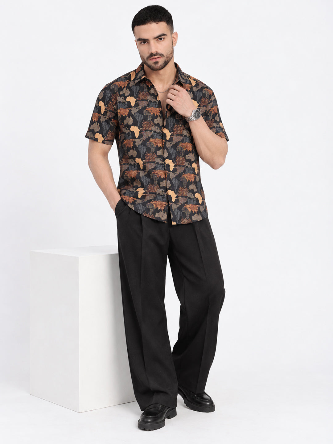 Men’s Printed Black Regular Fit Short Sleeves Casual Shirt