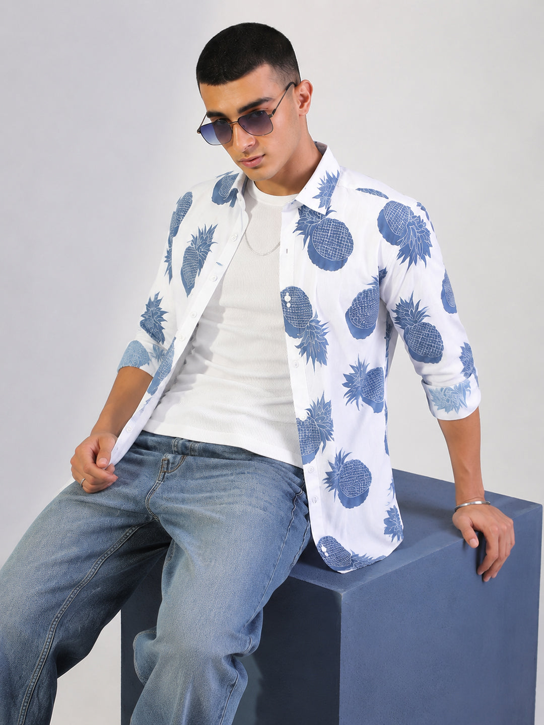 Men's Graphic Printed White Contrast Collar Slim Fit Shirt