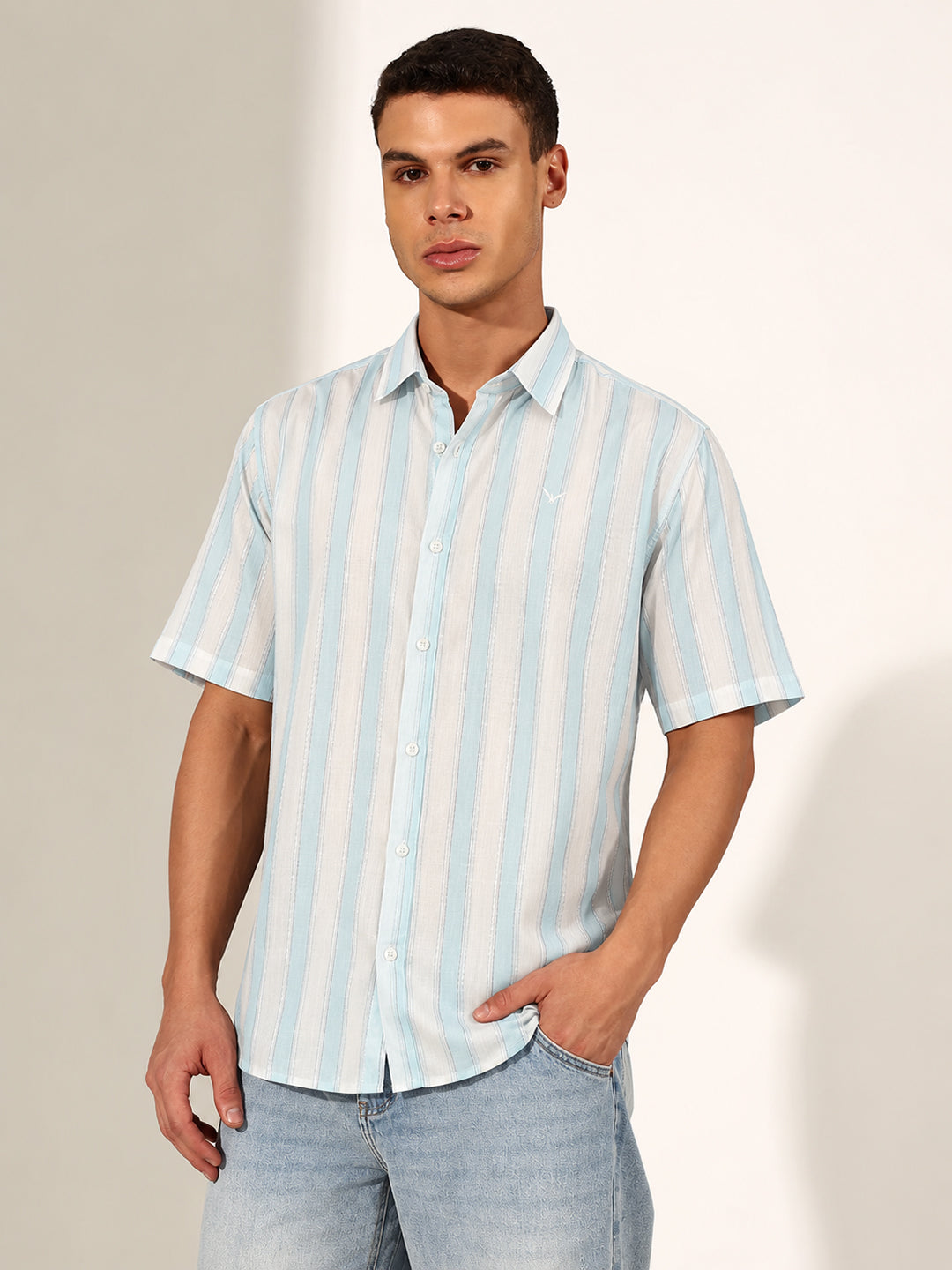 Men’s Vertical Striped White Regular Fit Short Sleeves Casual Shirt