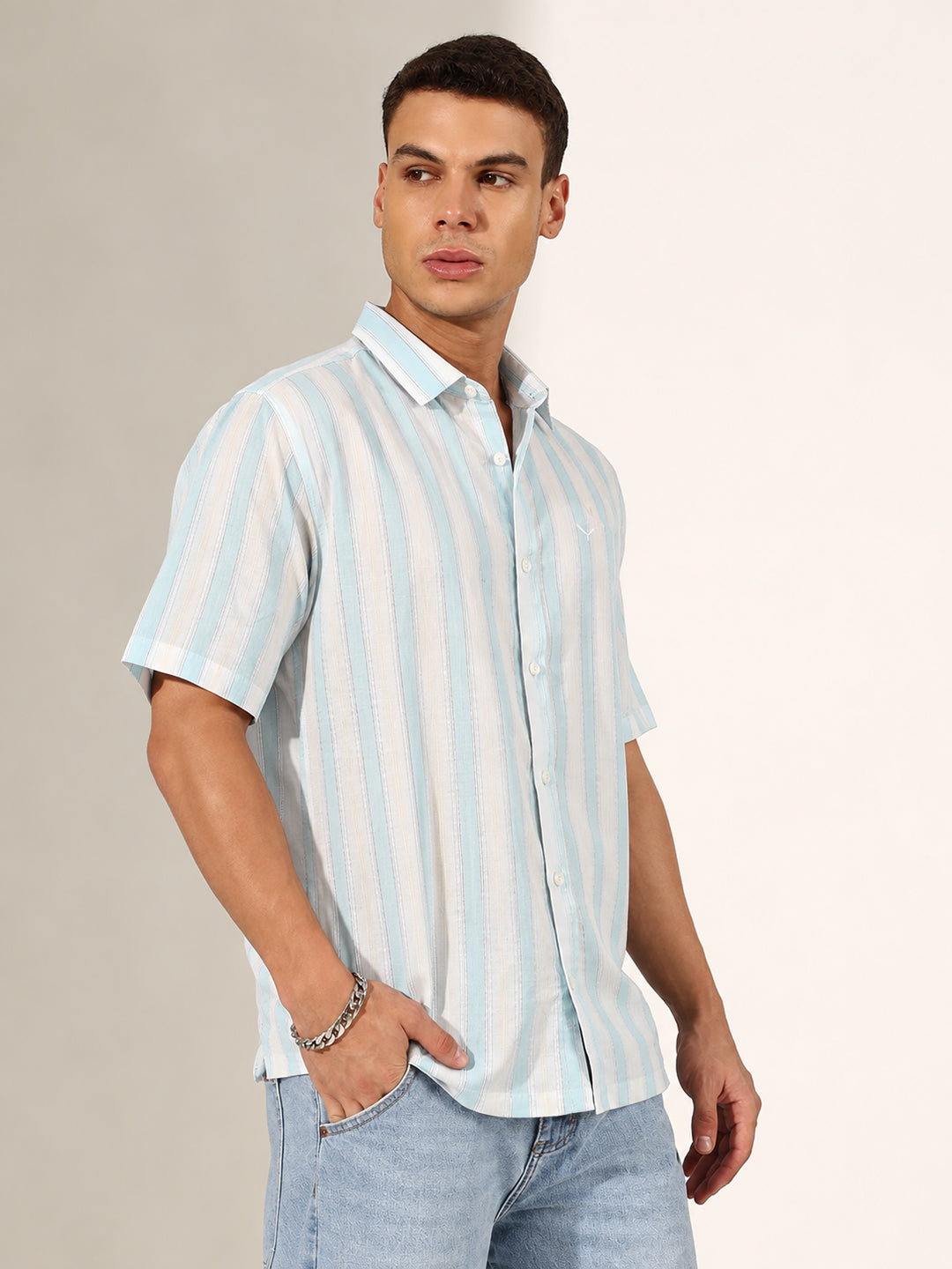 Men’s Vertical Striped White Regular Fit Short Sleeves Casual Shirt