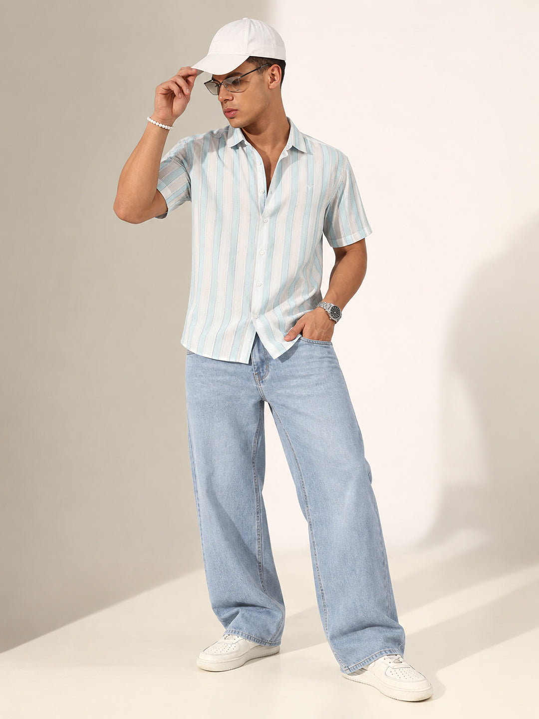 Men’s Vertical Striped White Regular Fit Short Sleeves Casual Shirt