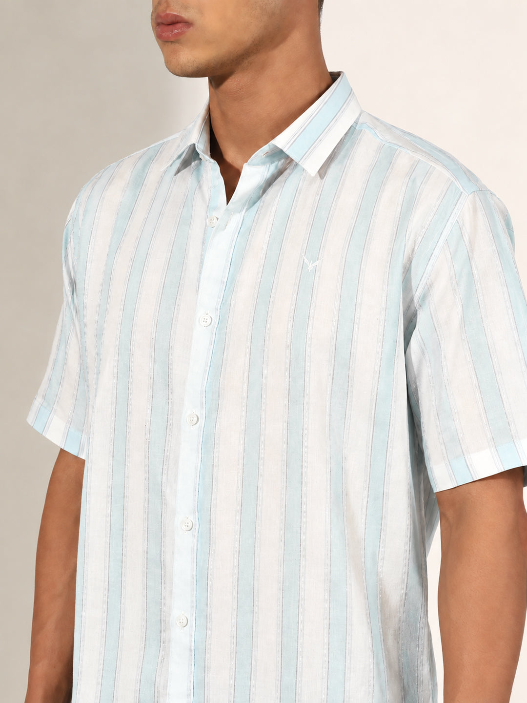 Men’s Vertical Striped White Regular Fit Short Sleeves Casual Shirt
