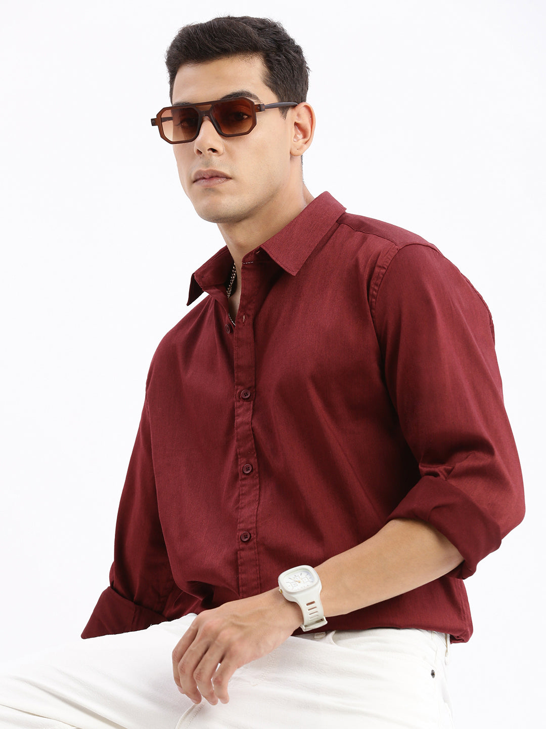 Men Spread Collar Solid Slim Fit Maroon Shirt