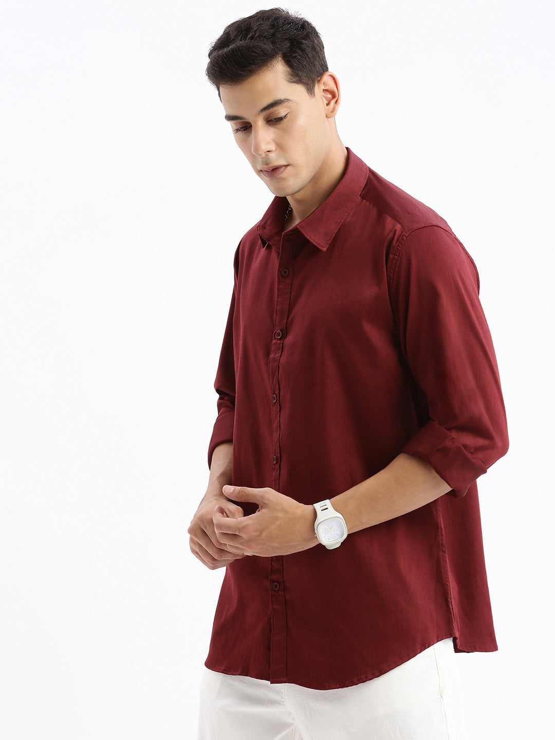 Men Spread Collar Solid Slim Fit Maroon Shirt