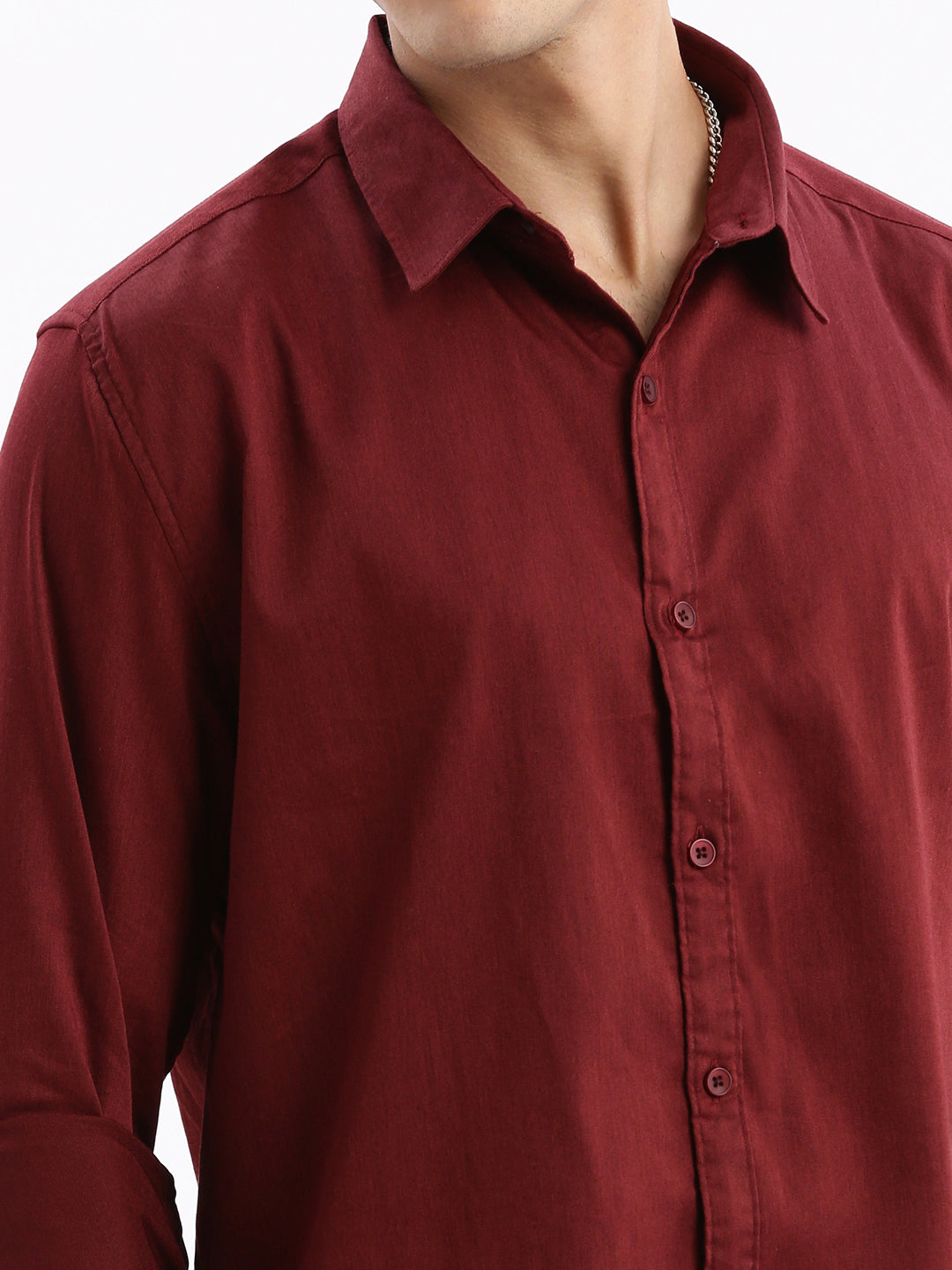 Men Spread Collar Solid Slim Fit Maroon Shirt