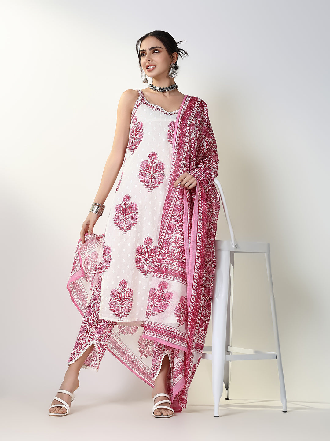 Women Floral Pink Straight Kurta Set with Dupatta