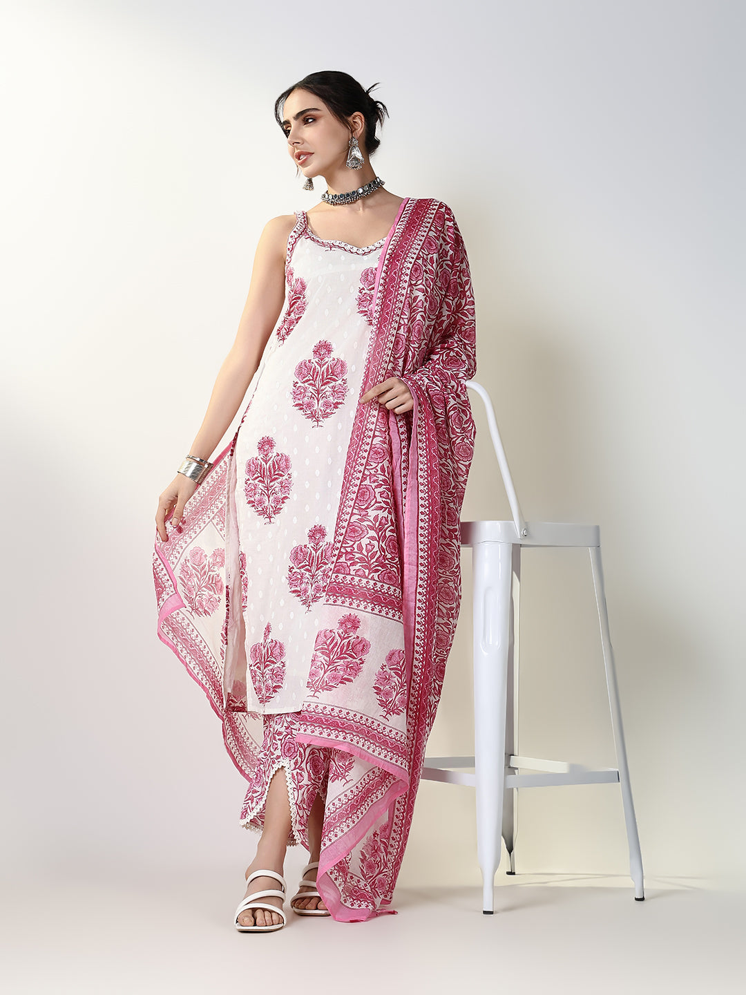 Women Floral Pink Straight Kurta Set with Dupatta